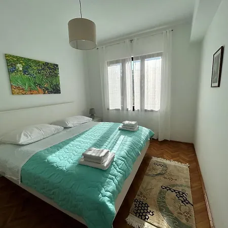 Cozy Seaside Getaway Apartment Poreč